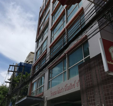 曼谷阿莫拉尼欧拉克斯套房酒店主图