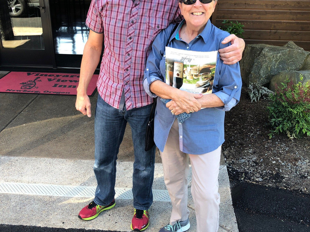 Vineyard View Inn主图