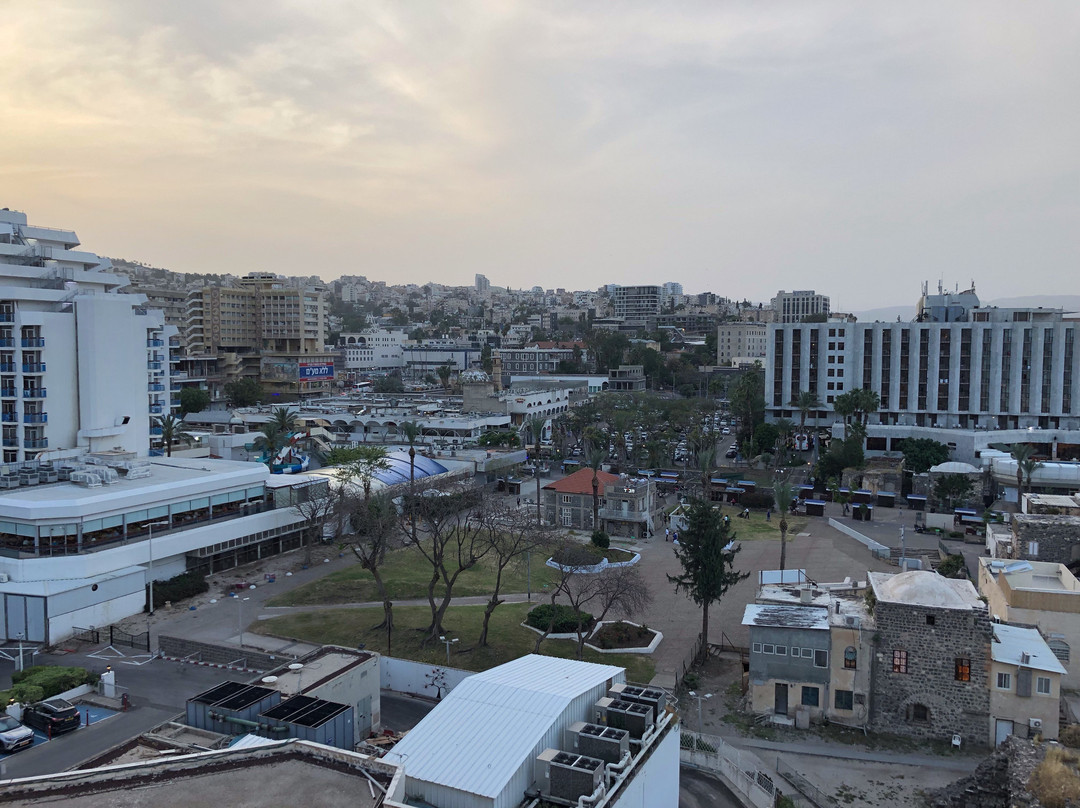 莱昂纳多广场太巴列酒店主图