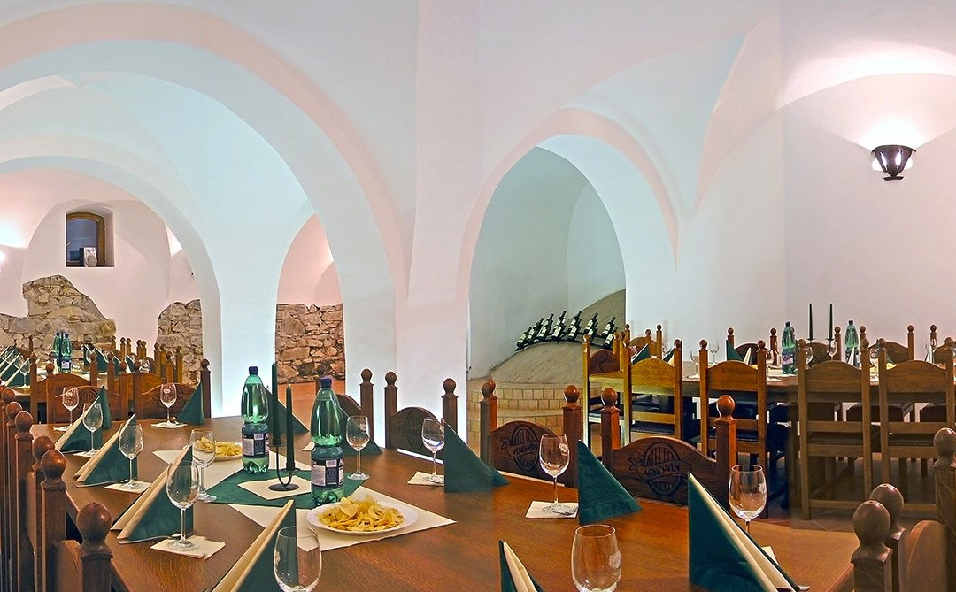 Zamecke Sklepy Straznice-Straznice必去景点