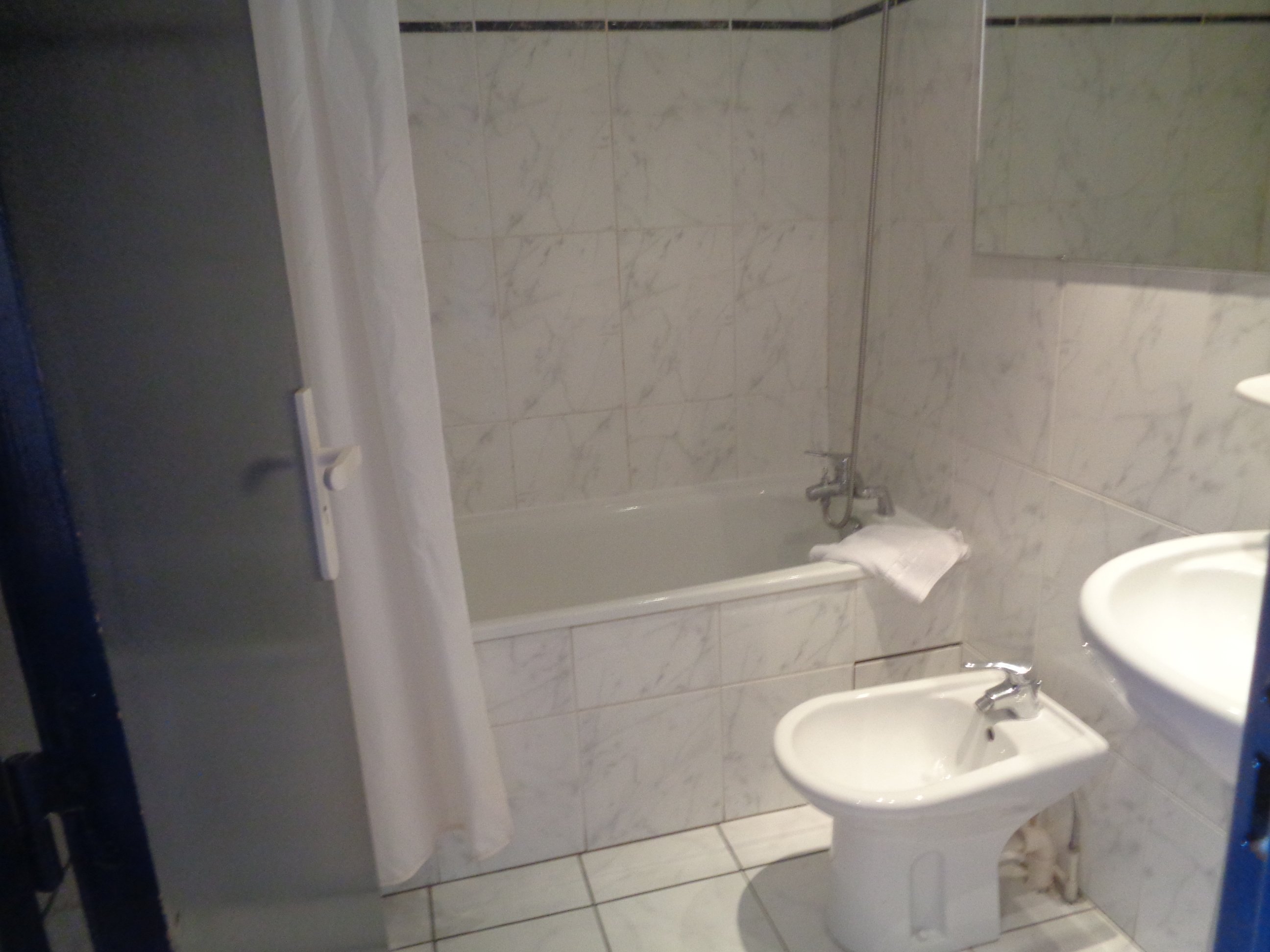 America Hotel Lourdes-浴室