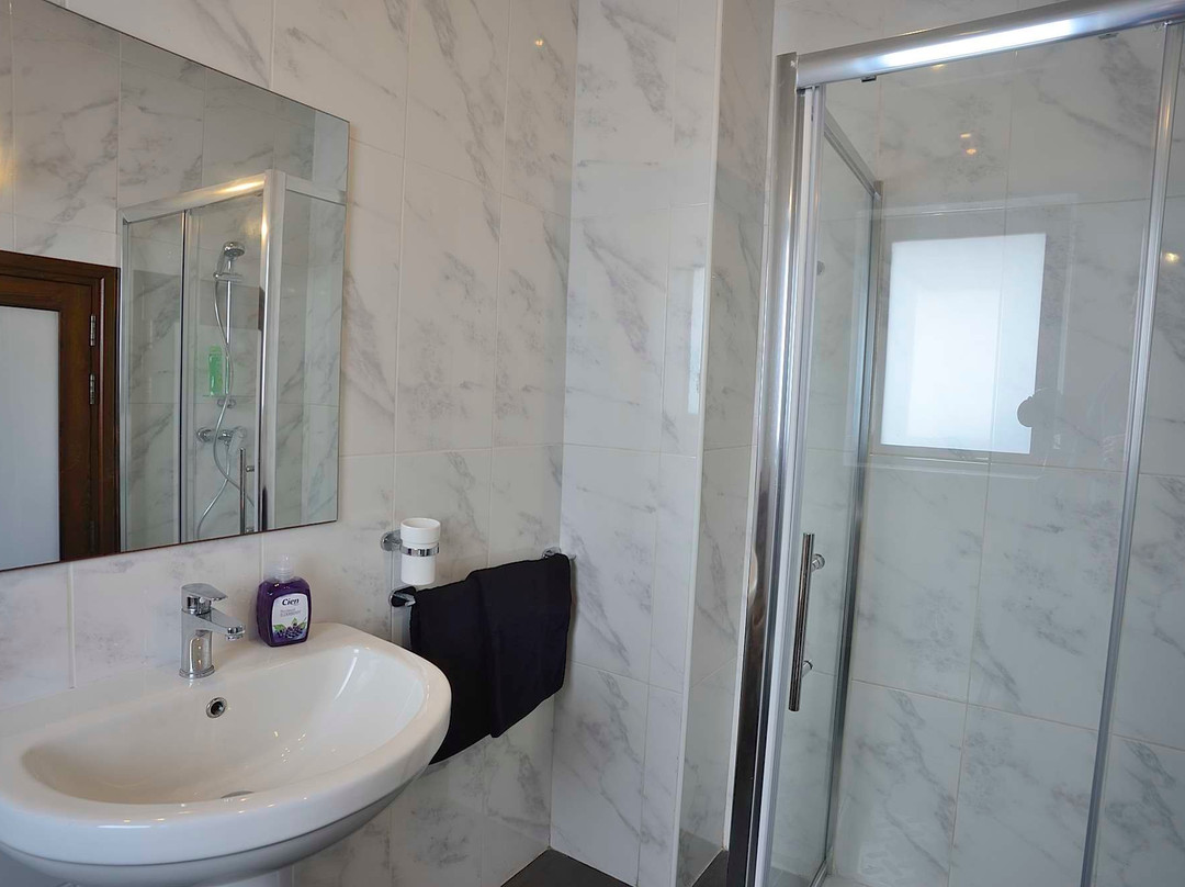 The Burrow Guest House主图