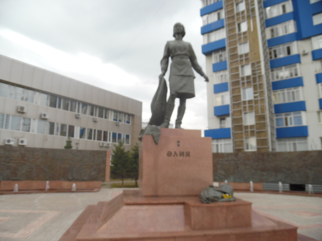Monument to Aliya Moldagulova-努尔苏丹必去景点