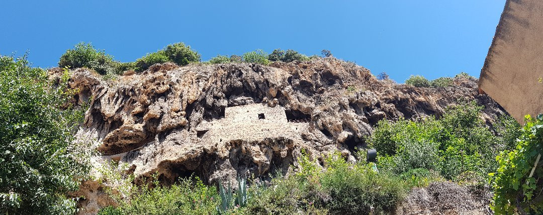 Troglodyte Grottos景点图片