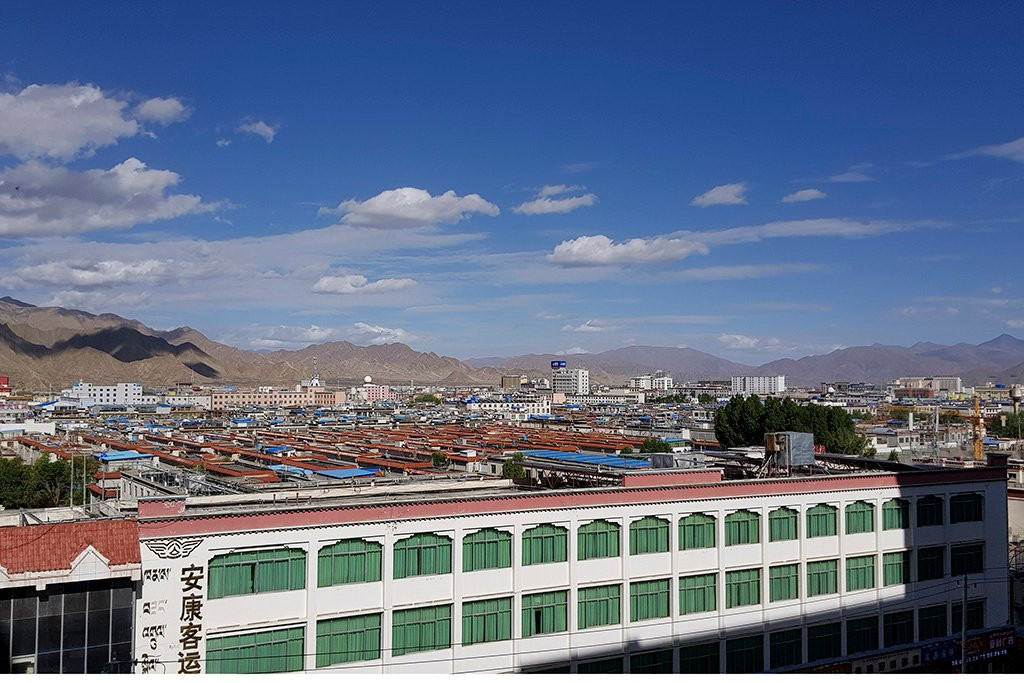 乔穆朗宗酒店主图