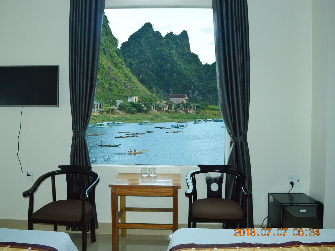 山水洞河滨家庭旅馆
