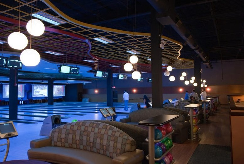Strike Ten Lanes & Lounge景点图片