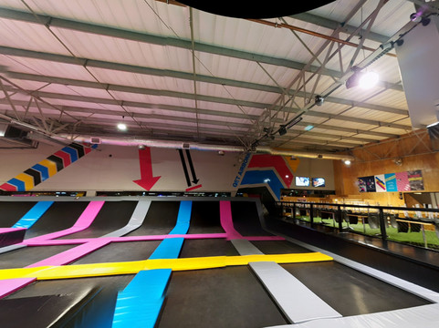 BOUNCE Inc Waterfall-中兰德必去景点