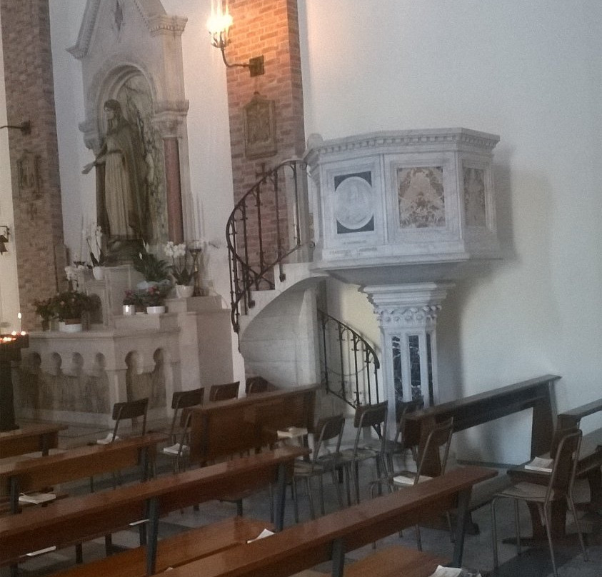Parrocchia di S. Antonio-马里纳迪彼得拉桑塔必去景点