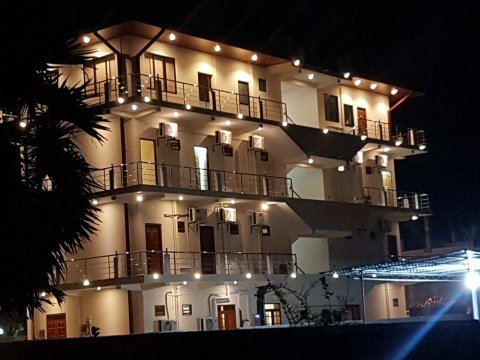 Luxury Everest Hotel-官方