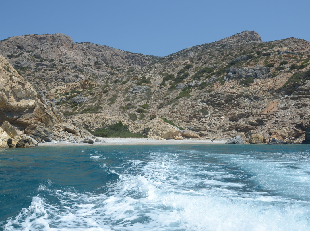 Karvounolakos Beach-Irakleia必去景点