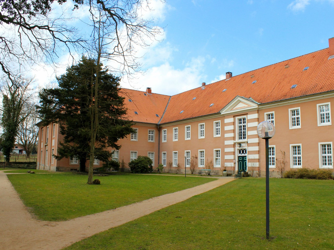 Klosterverwaltung Medingen und Klosterkirche St. Mauritius-巴特贝文森必去景点