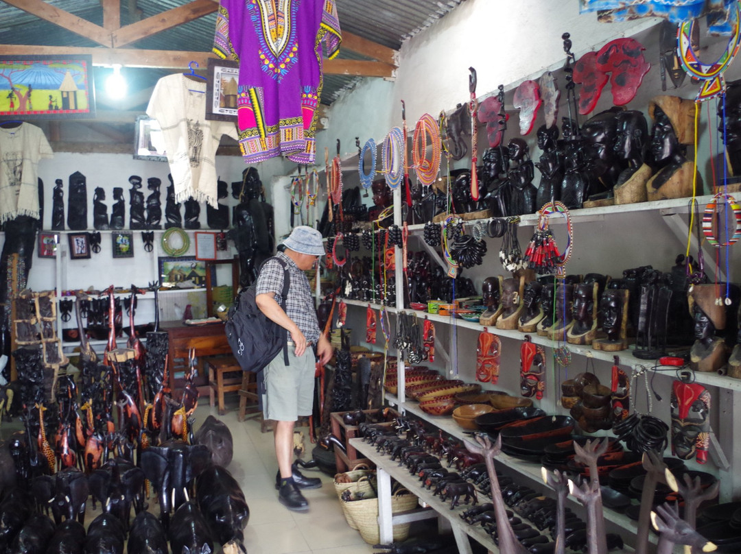 Mwenge Woodcarvers Market