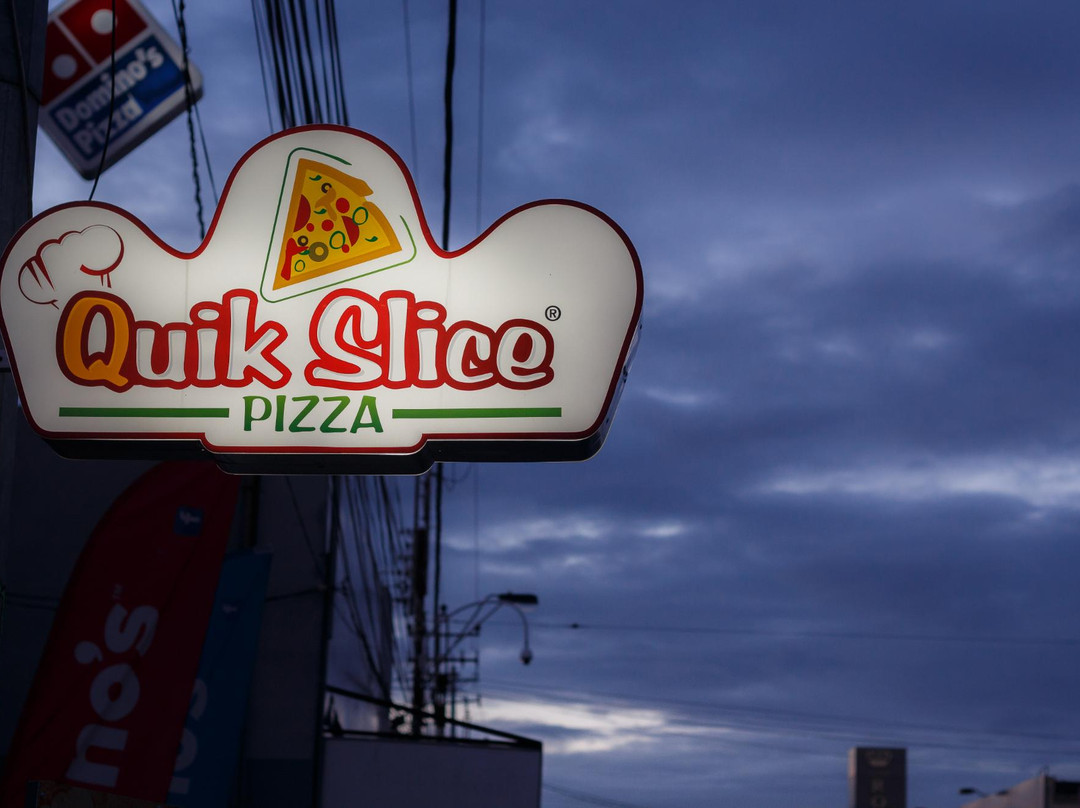 Woodbrook餐馆和美食-Quik Slice Pizza