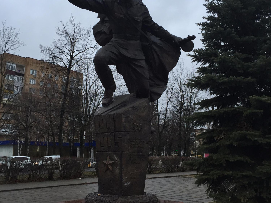 Stupino旅游景点-Monument to Workers and Engineers of Factories # 120 and #150, who participated in the Great Patriotic War