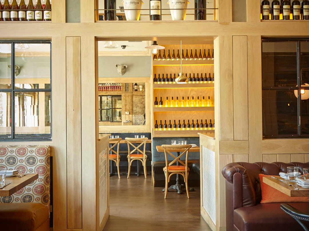 Lake Bluff餐馆和美食-Maevery Public House