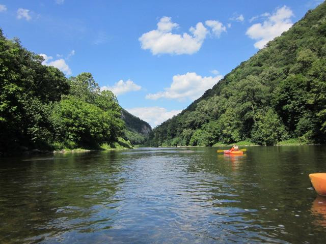 Trough General Store & Canoe Rentals-Romney必去景点