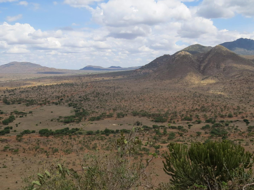 Roaring Rocks-西察沃国家公园必去景点