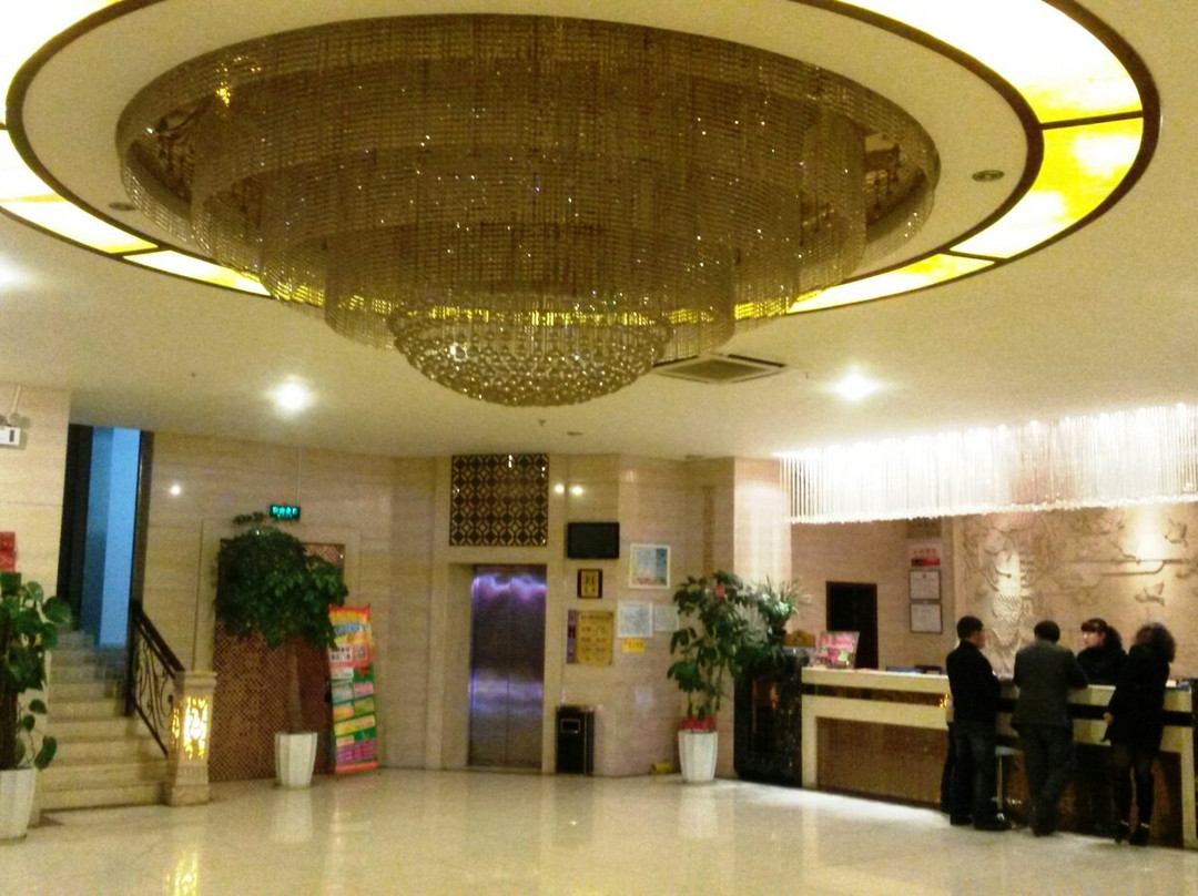 康庄大酒店主图