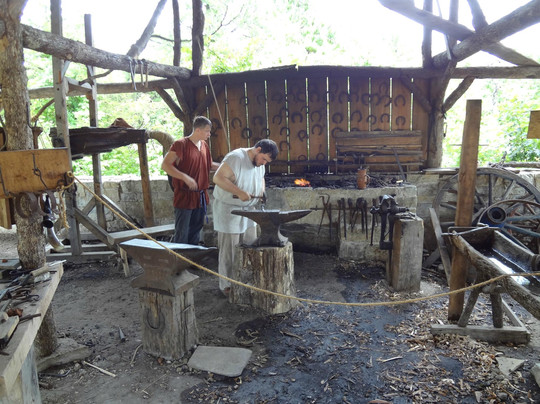 Ozark Medieval Fortress-Lead Hill必去景点