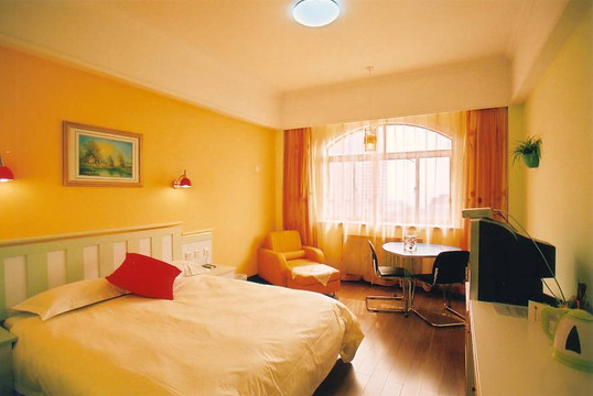 爱尊客酒店(青岛五四广场延安三路地铁站店)主图