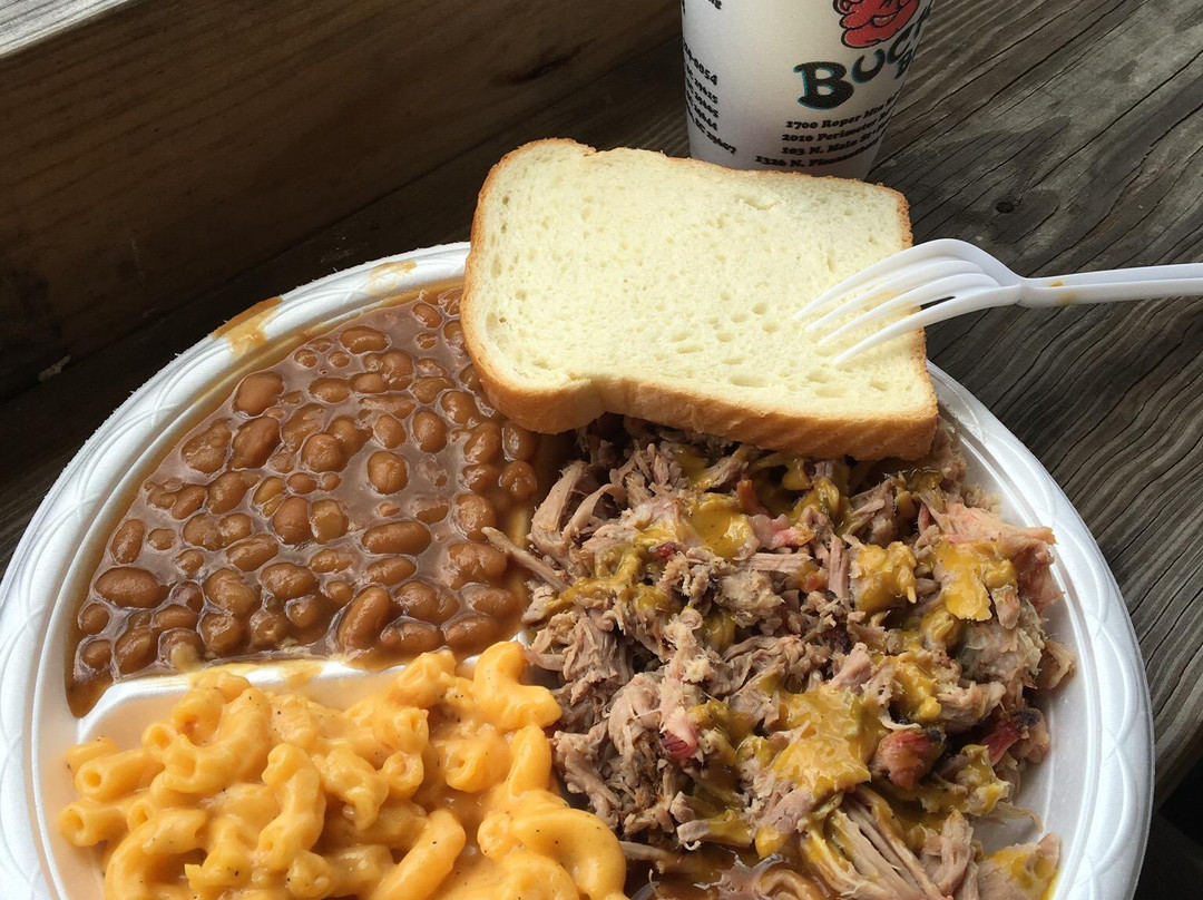 Bucky's Bar-Bq-Donaldson Center