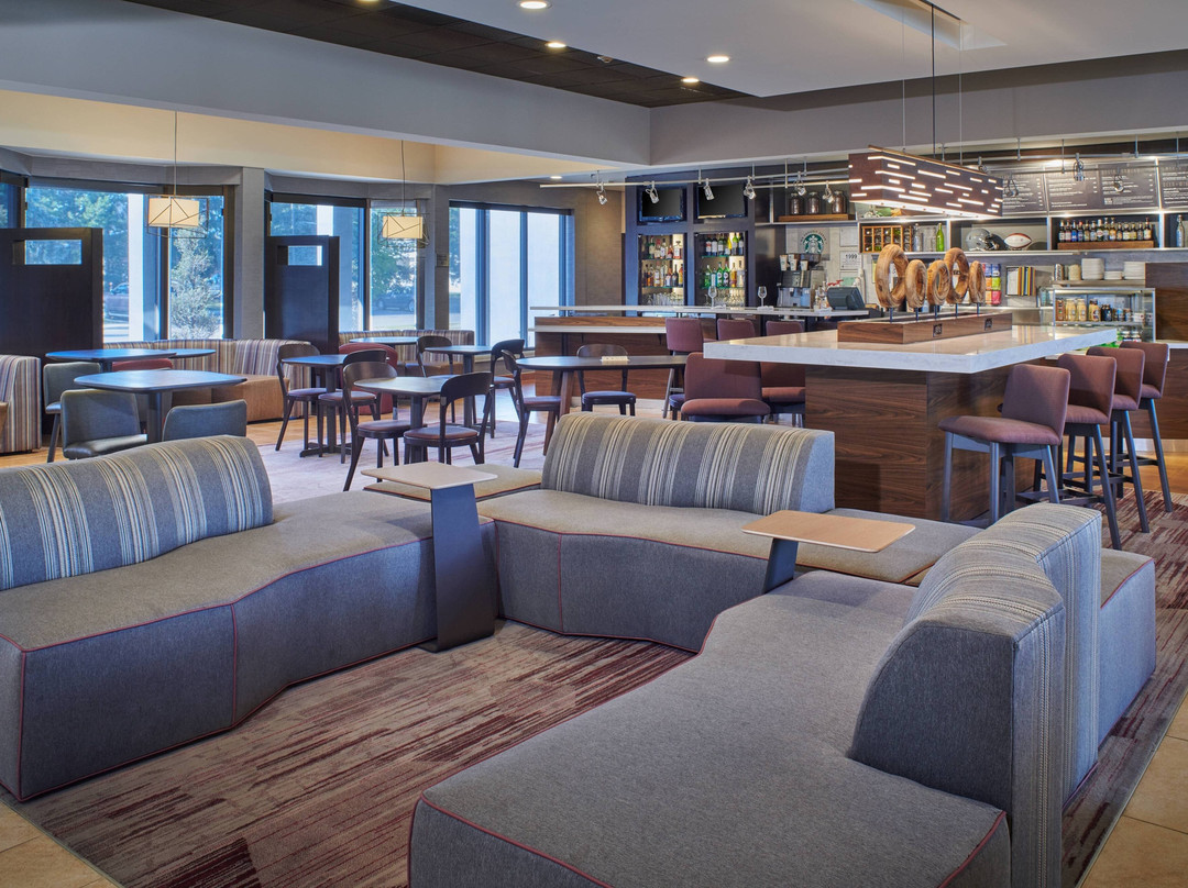 Center Line酒店住宿-底特律沃伦万怡酒店