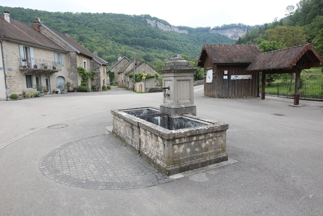 Fontaine rue du chalet-La Marre必去景点