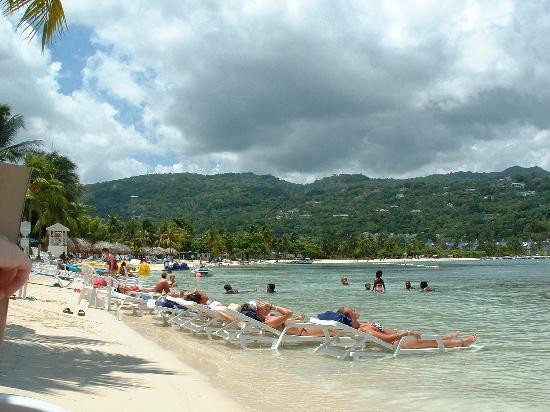 Jamaica Grande Beach景点图片