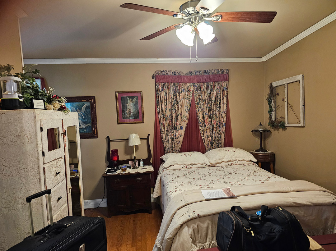 Grey Gables Bed 'N Breakfast Inn主图