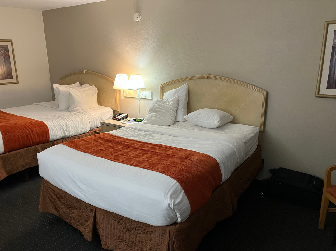 华美达港威酒店主图