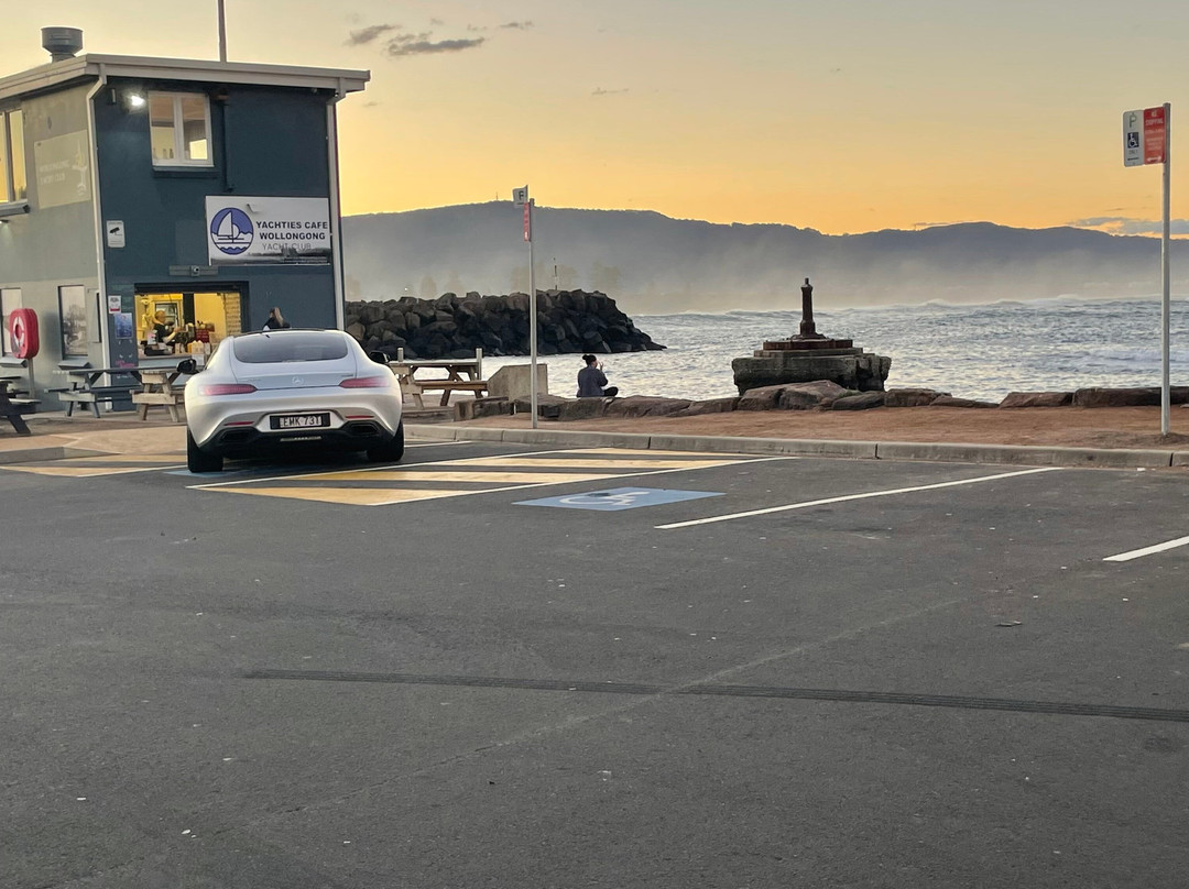 游艇码头汽车旅馆主图