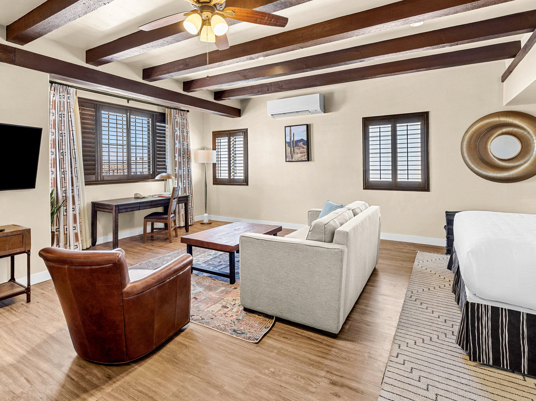 Lodge On The Desert主图