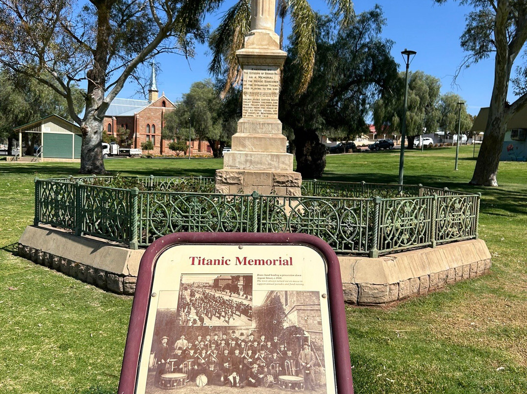 R.m.s. Titanic Bandsmen Memorial-布罗肯希尔必去景点
