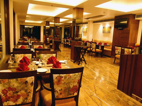 皇家度假屋酒店主图