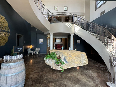 Tooth and Nail Winery-帕索罗布尔斯必去景点