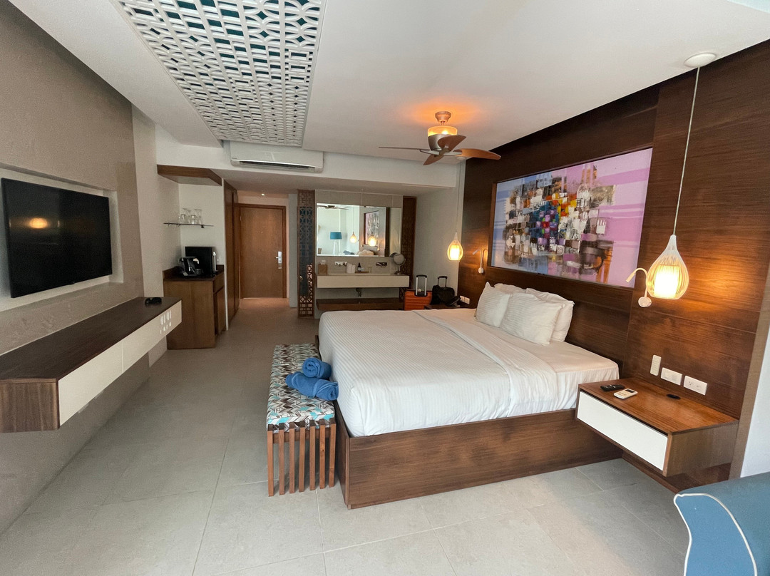 Azura Beach Resort主图