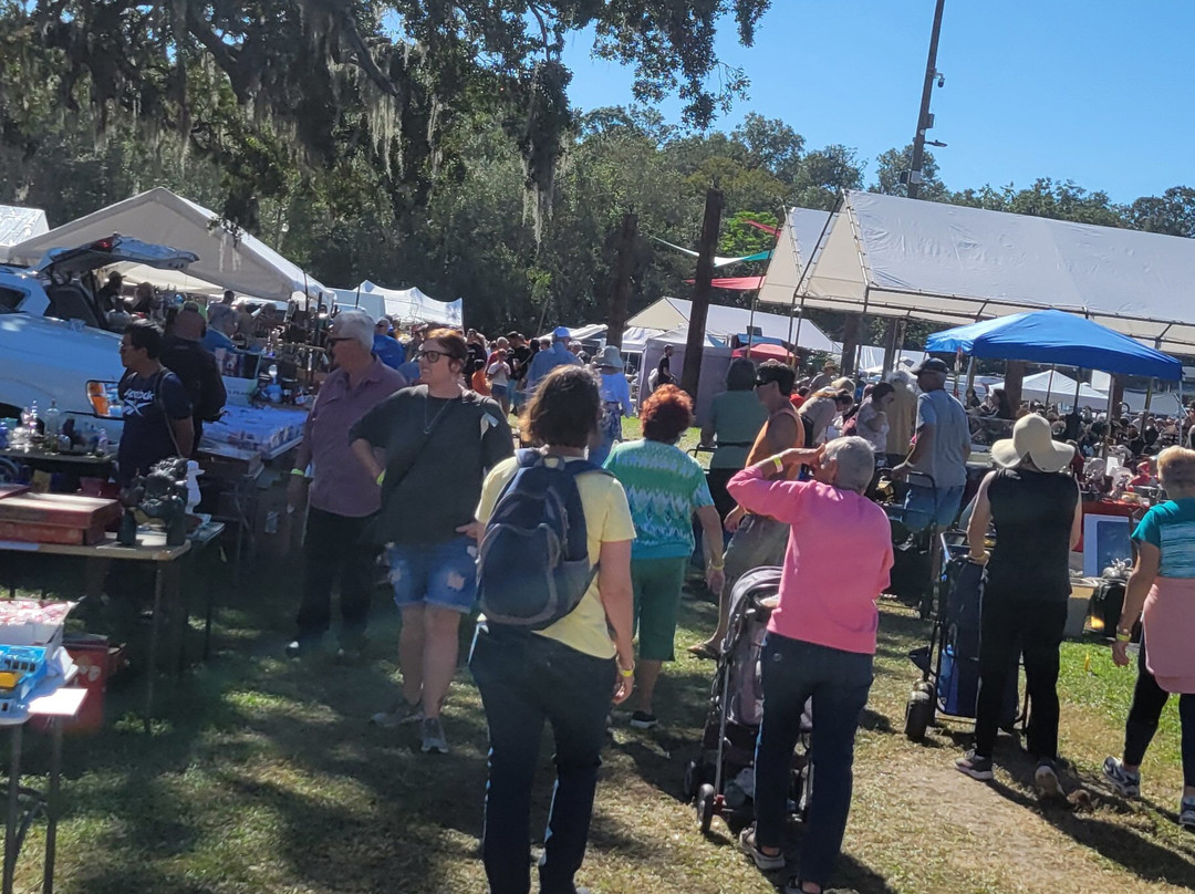 Renninger's Vintage Antique Center & Farmer's Flea Market景点图片