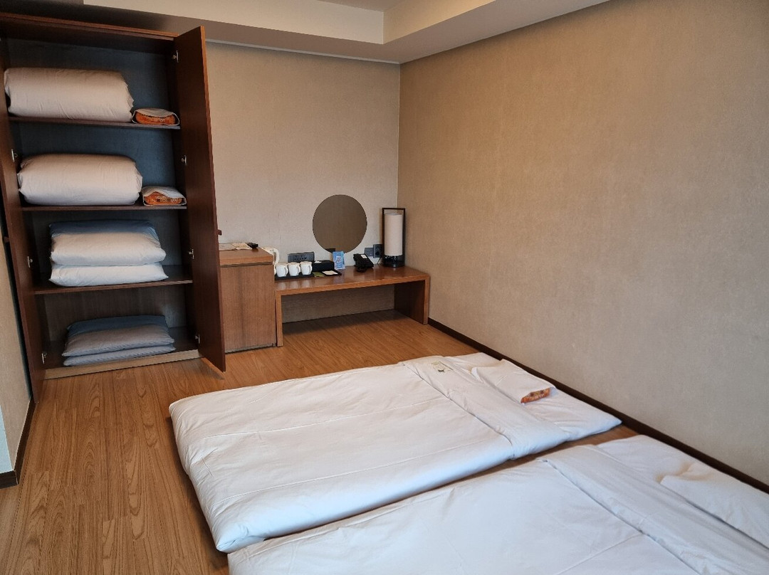 Avon Hotel Gusan主图