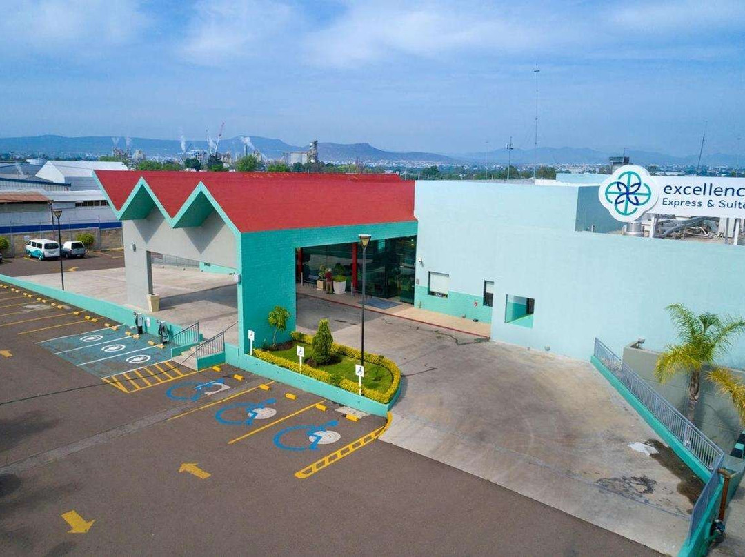 Excellence Express & Suites San Juan del Río
