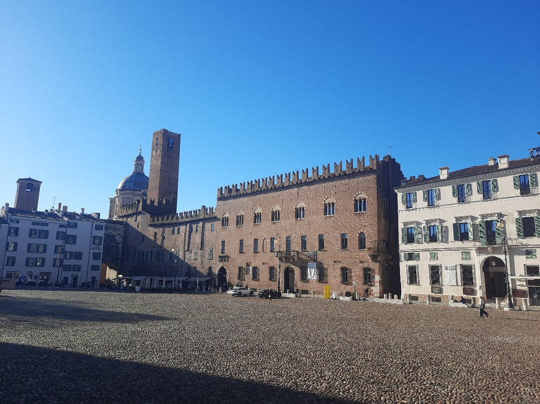 Piazza Sordello-曼托瓦必去景点