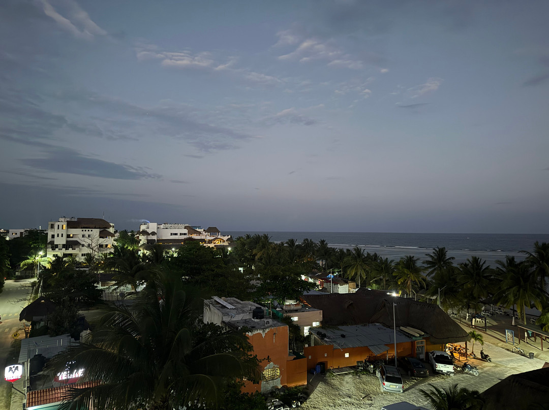 Noah Beach Hotel & Suites主图