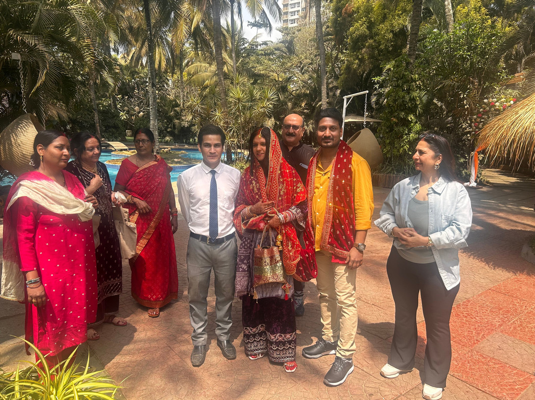 Holiday Village主图