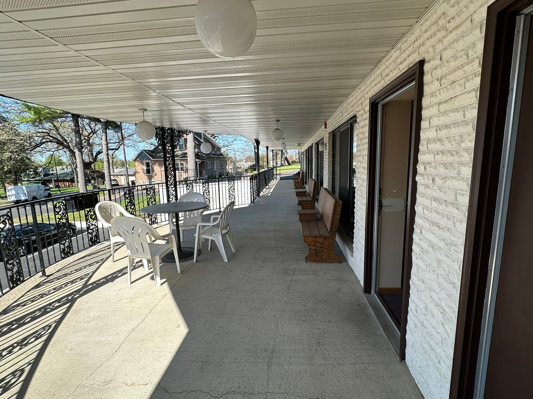 Ambers Inn & Suites主图