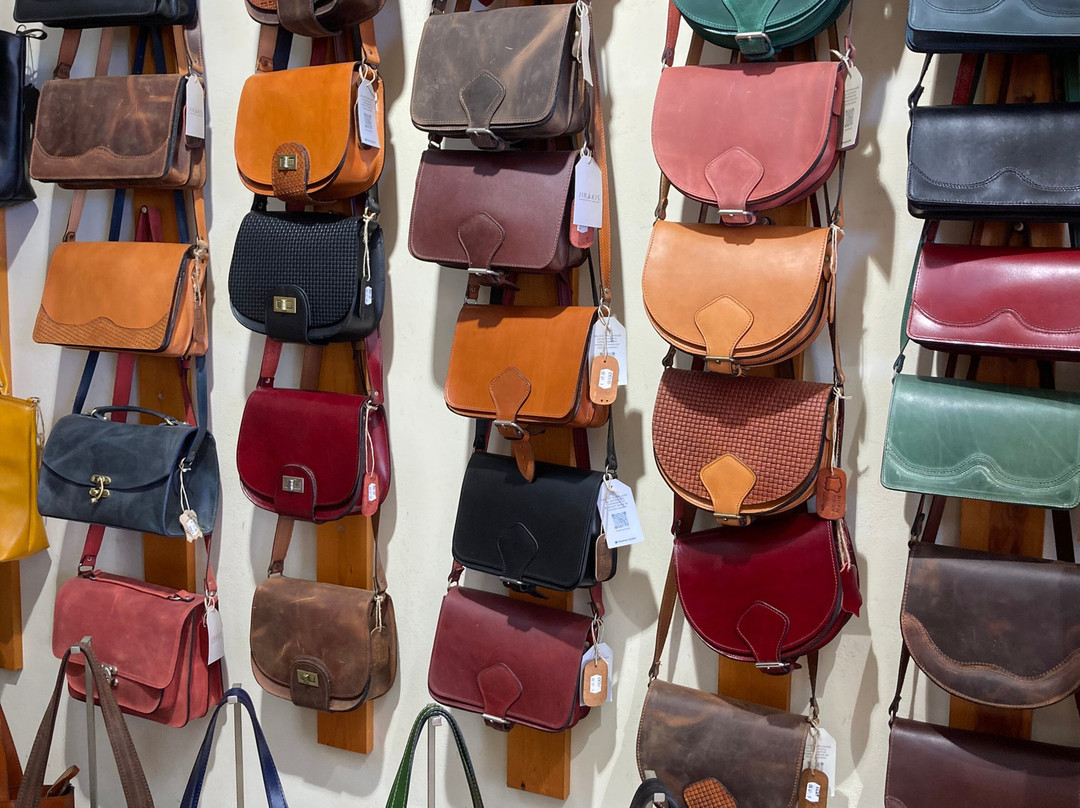 Jirakis Handcrafted Leather景点图片