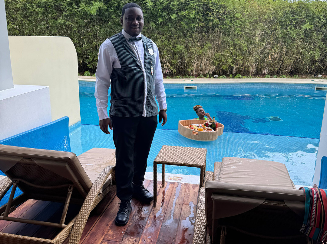 伊贝罗斯塔玫瑰厅全包大酒店主图