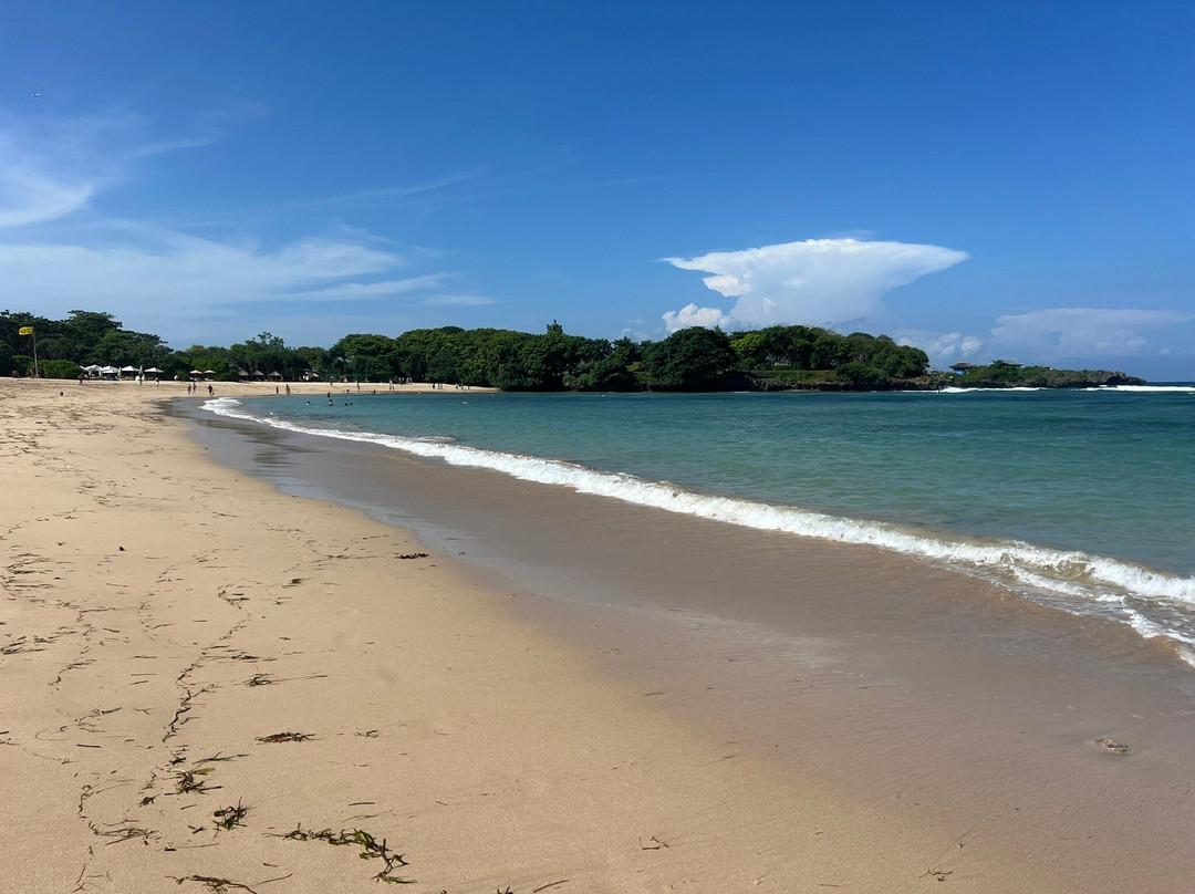 Mengiat Beach景点图片