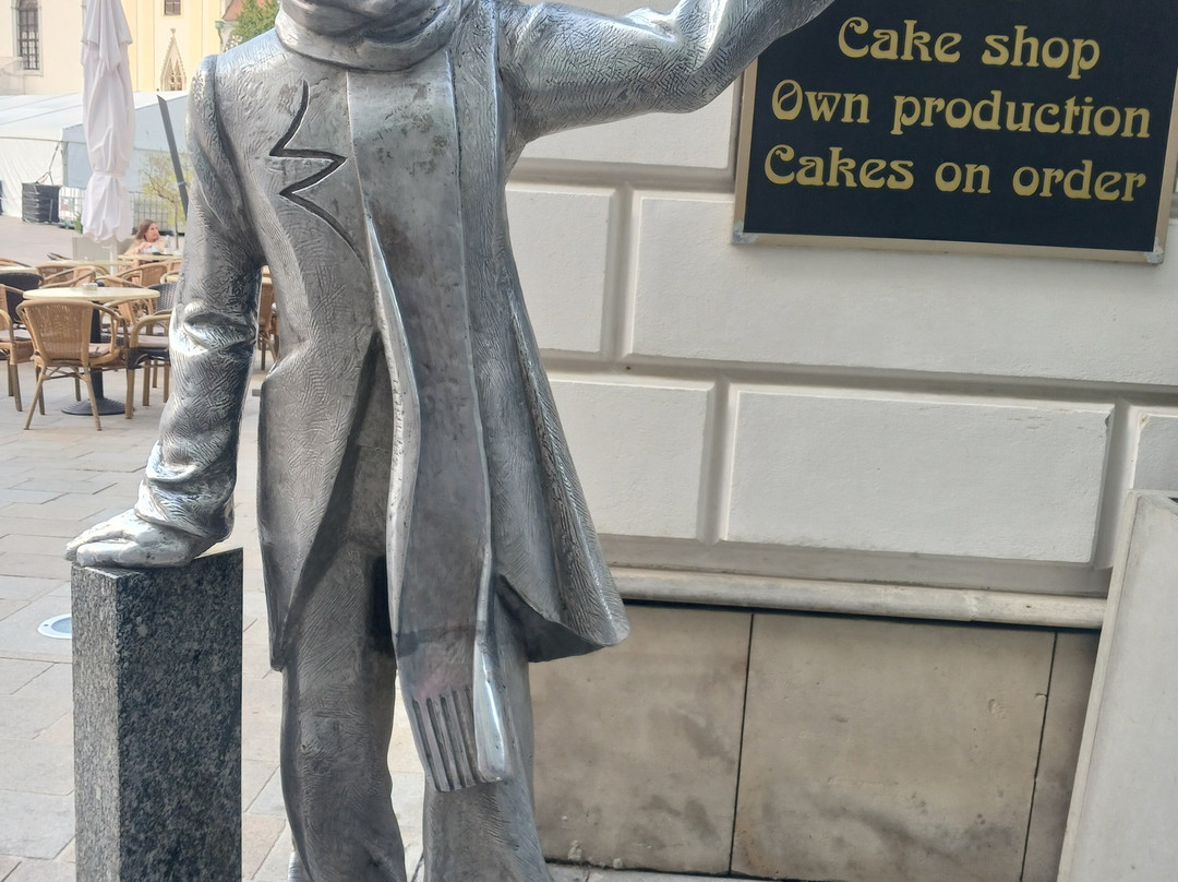 Schone Naci Statue-布拉迪斯拉发必去景点