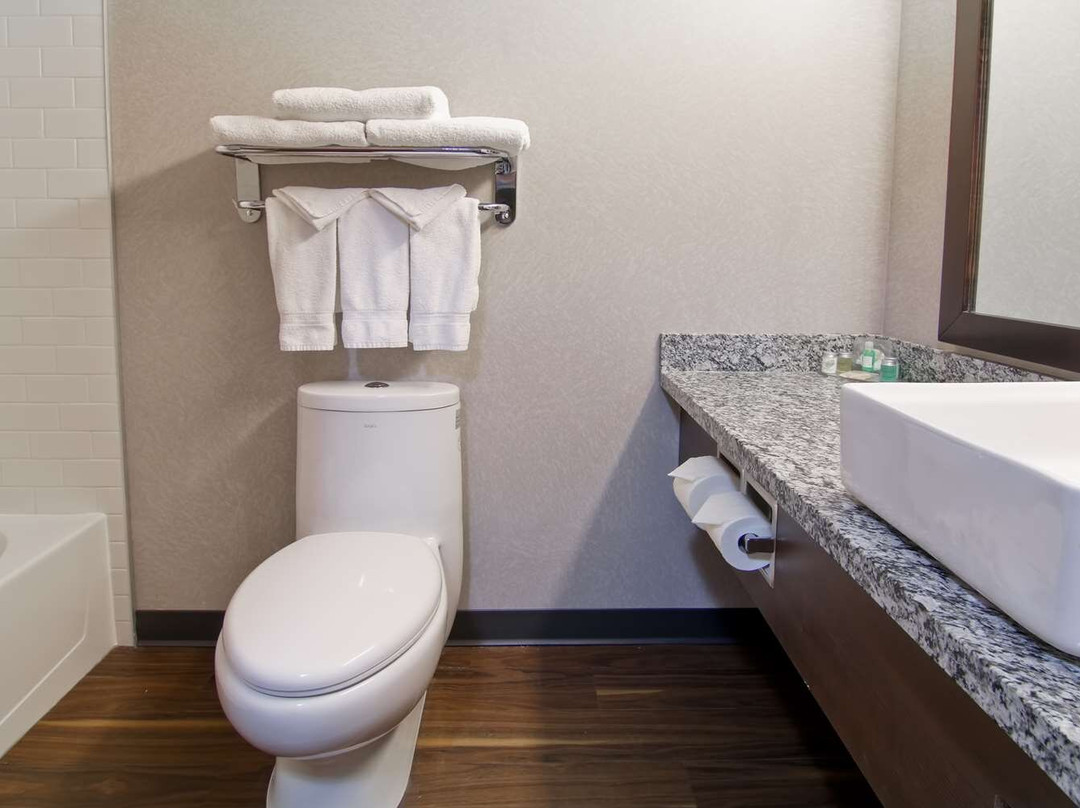 Home Inn & Suites - Regina Airport West