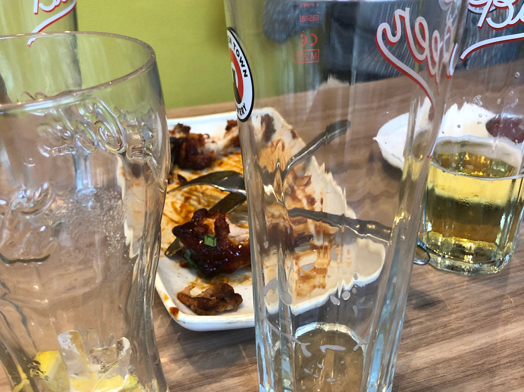 假日艾尔斯伯里酒店主图